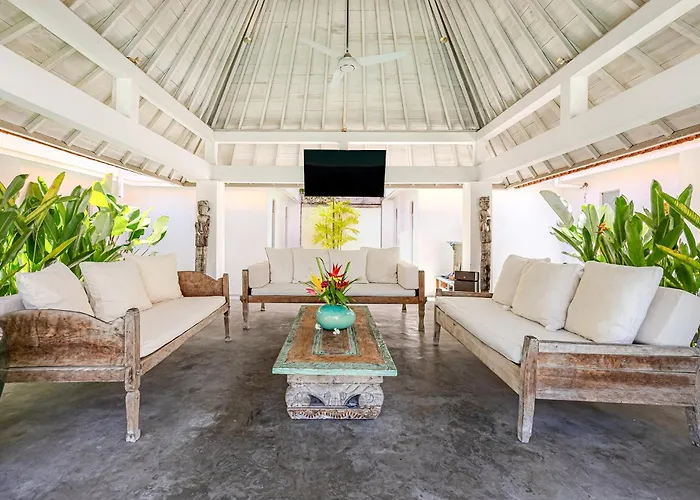 Villa Mutiara Putih By Optimum Bali, Seminyak, Walk To *