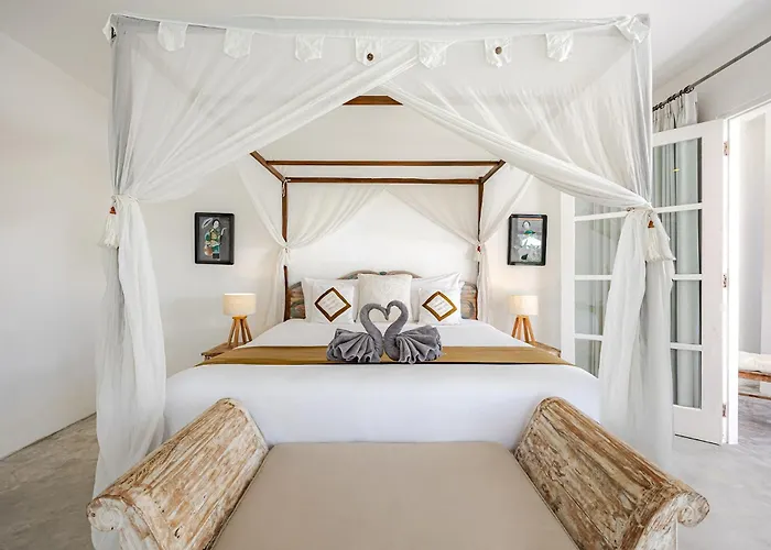 Villa Mutiara Putih By Optimum Bali, Seminyak, Walk To *